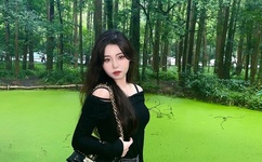 书桌下的快速顶撞